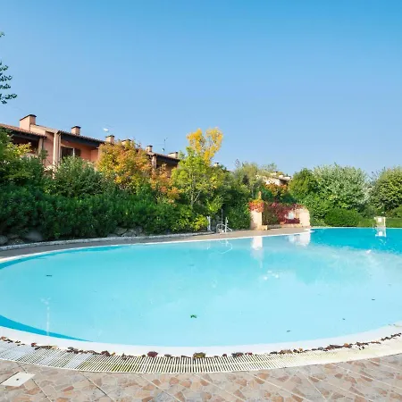 Beautiful In The Vineyard With Shared Pool